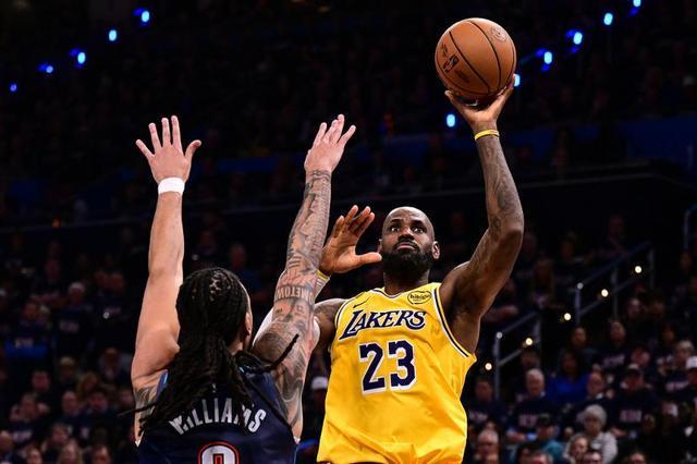 PG电子官方网站-NBA季后赛｜湖人再度不敌雷霆，赛后全队找裁判理论